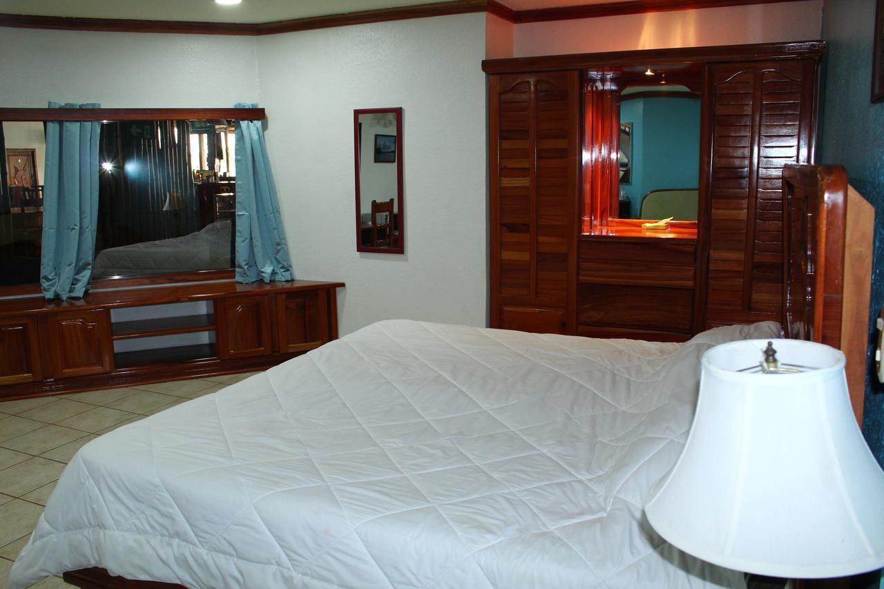 Fish Hook Marina Hotel غولفيتو المظهر الخارجي الصورة