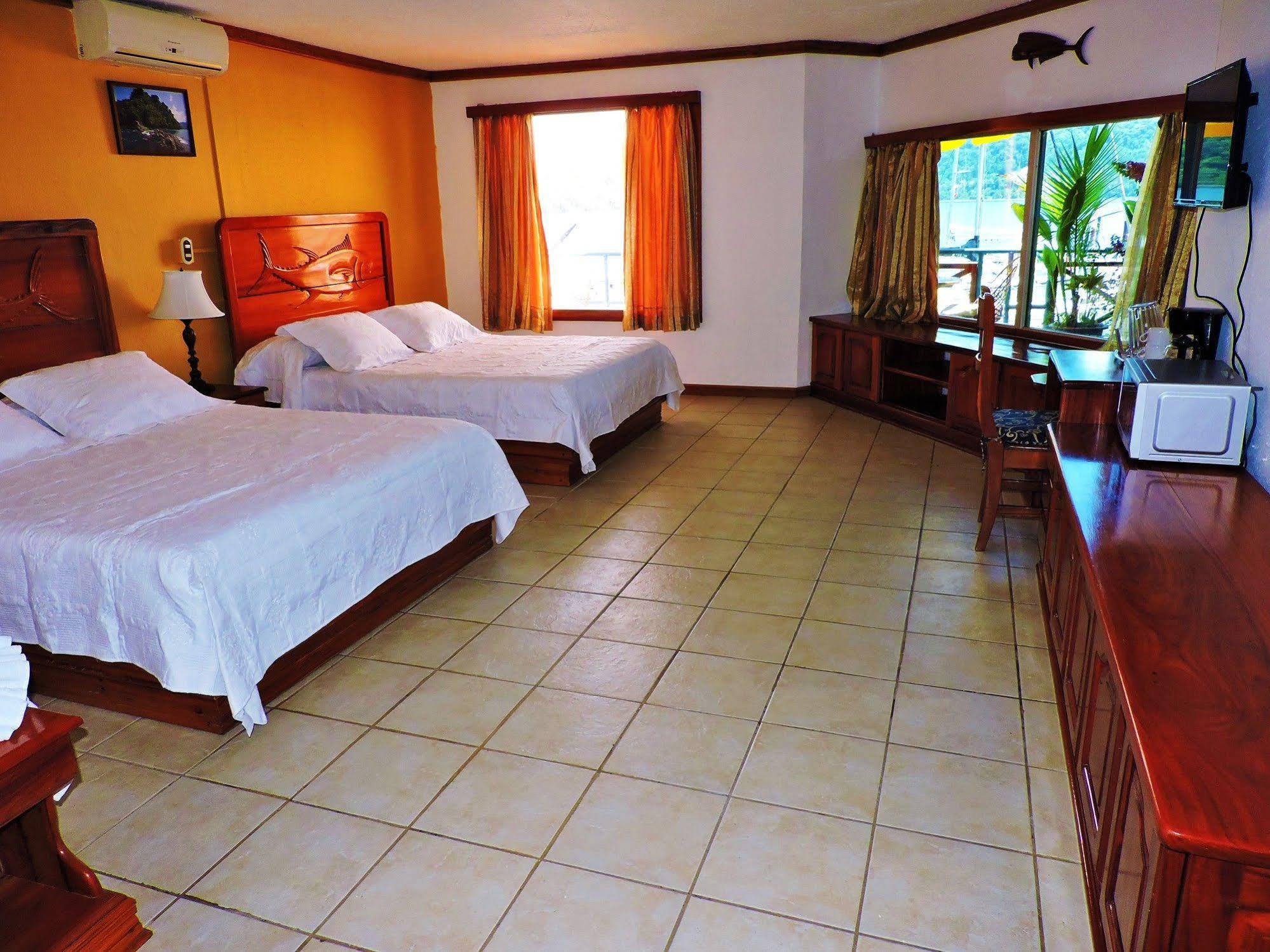 Fish Hook Marina Hotel غولفيتو المظهر الخارجي الصورة