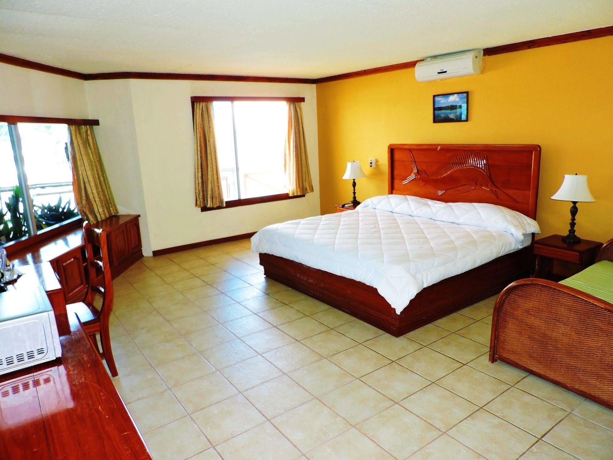 Fish Hook Marina Hotel غولفيتو المظهر الخارجي الصورة