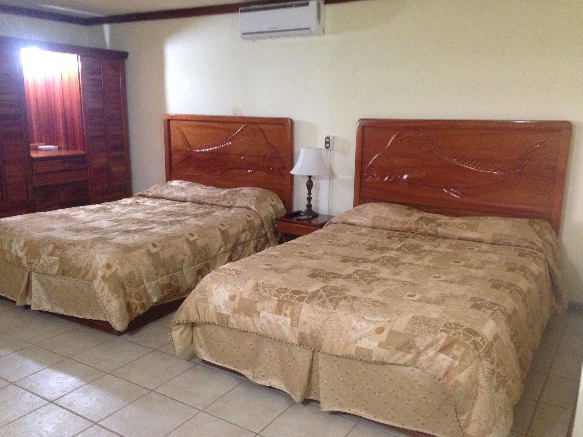 Fish Hook Marina Hotel غولفيتو المظهر الخارجي الصورة