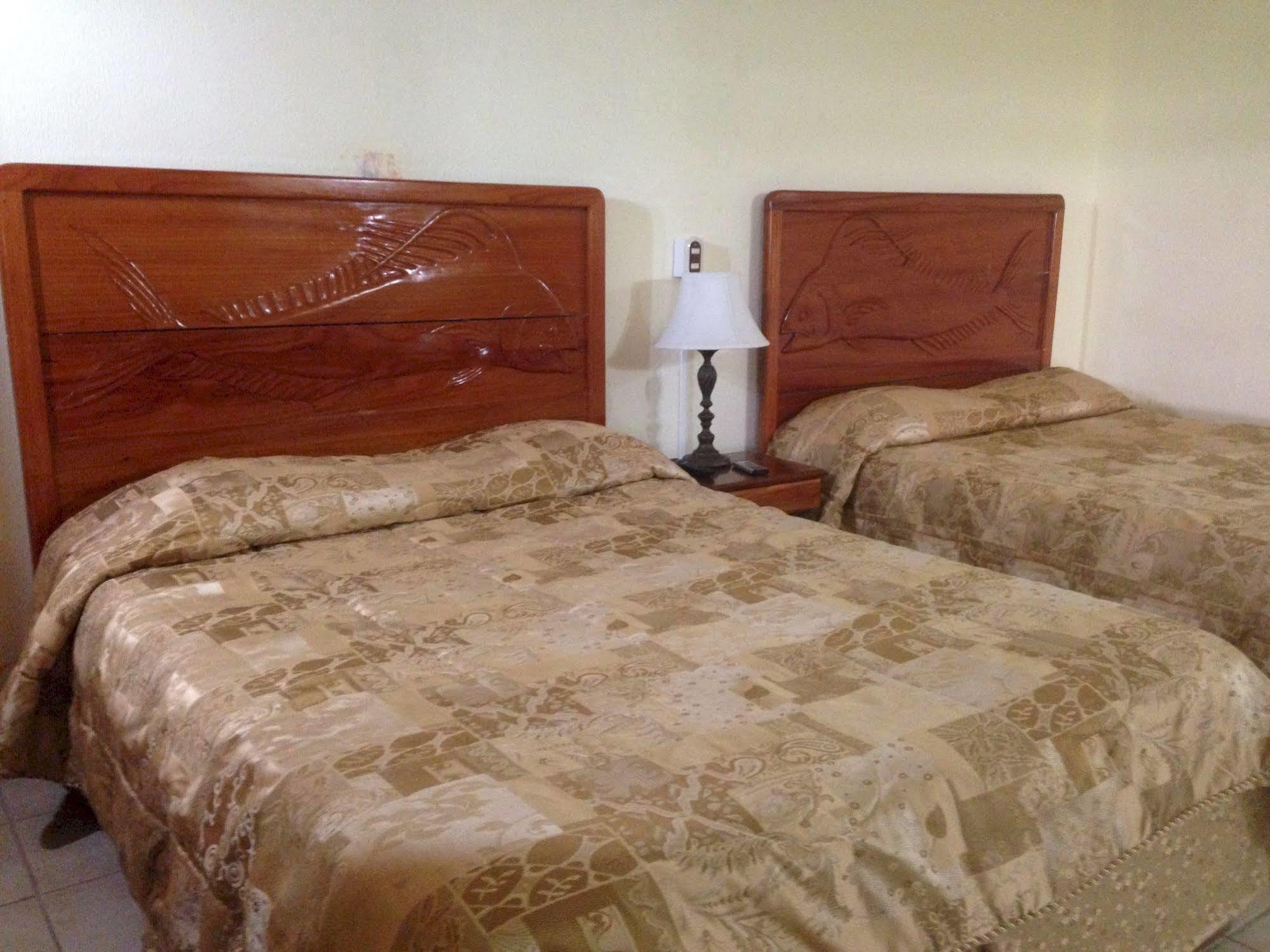 Fish Hook Marina Hotel غولفيتو المظهر الخارجي الصورة